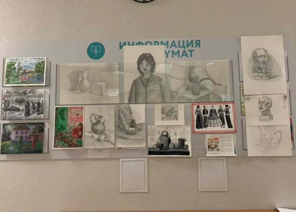 Выставка творческих работ в общежитии в рамках реализации Проекта «Профессионалитет»