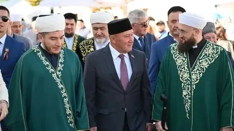 С Днем  города Казани и Республики Татарстан!